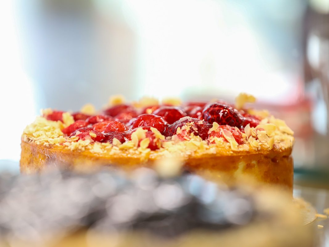 Käsekuchen mit frischen Himbeeren